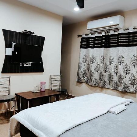 Priyaparadiseinn Варанаси Екстериор снимка